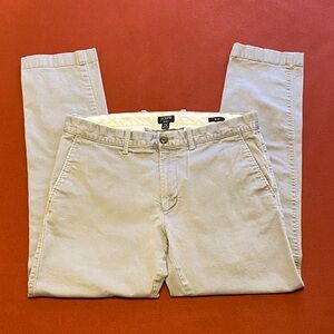 J Crew Men's Slim Fit Chinos. Size 33x30.